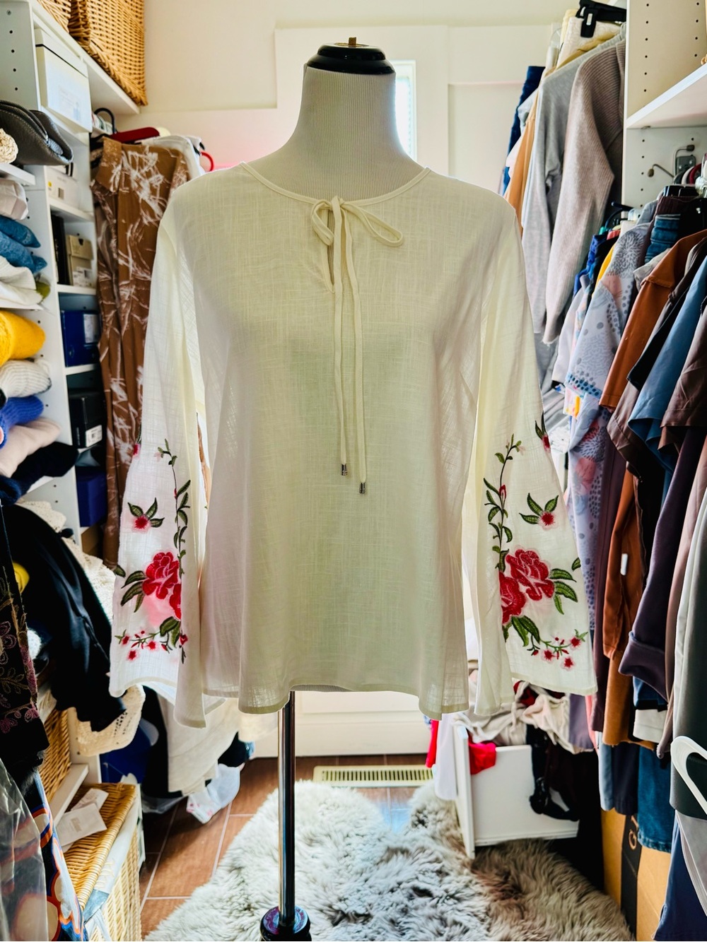 Patrizia Luca Cream Tie-Neck Tunic with Red Floral Embroidered Sleeves